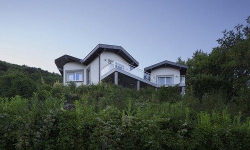 massimiliano-camoletto-architects-lakeside-chalet-1.jpg